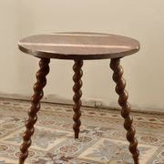 Table d’appoint circulaire vintage en bois à pieds tournés