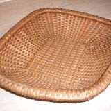 Flat diamond-shaped rattan basket with handle