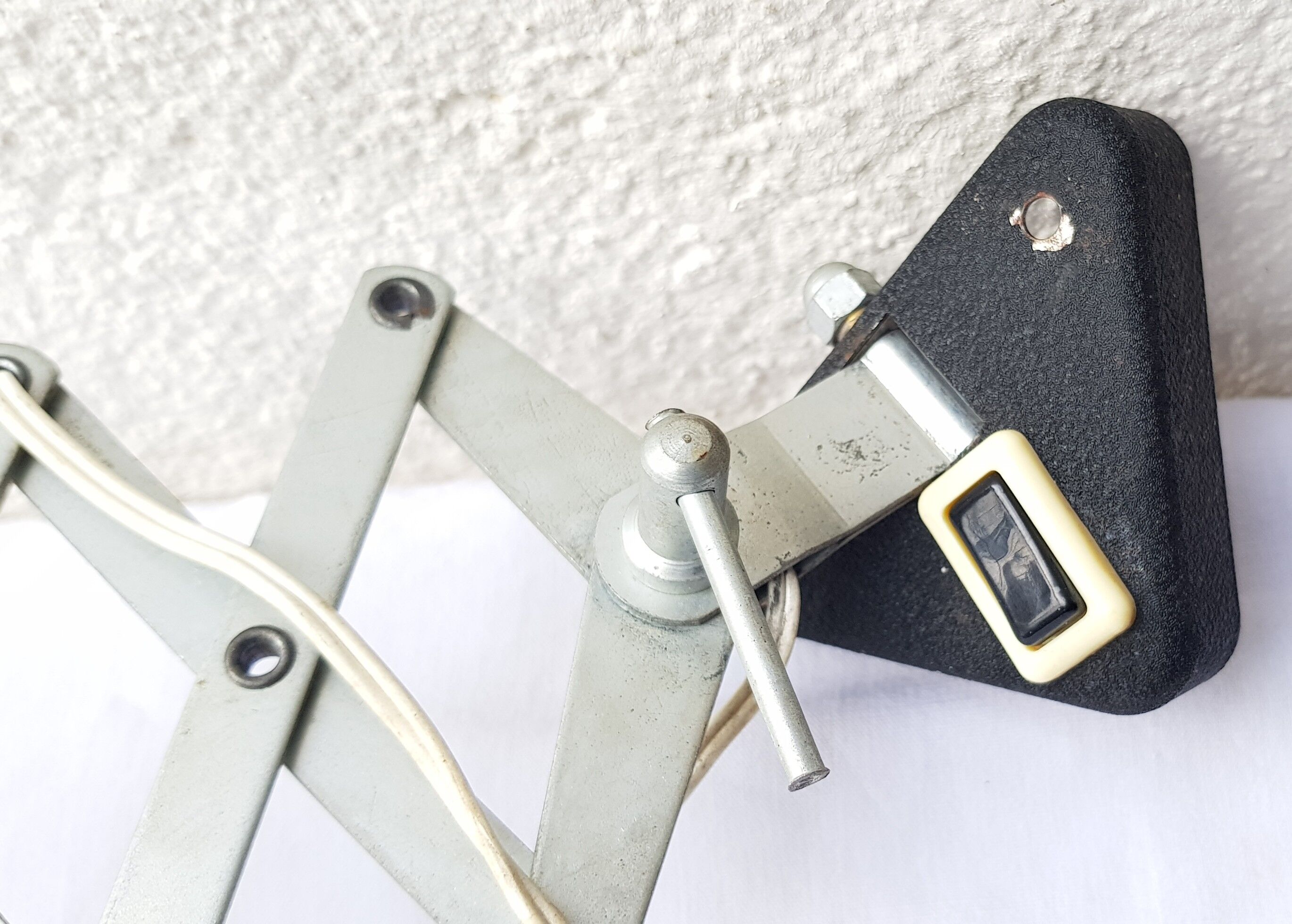 Zig zag style workshop accordion Wall lamp