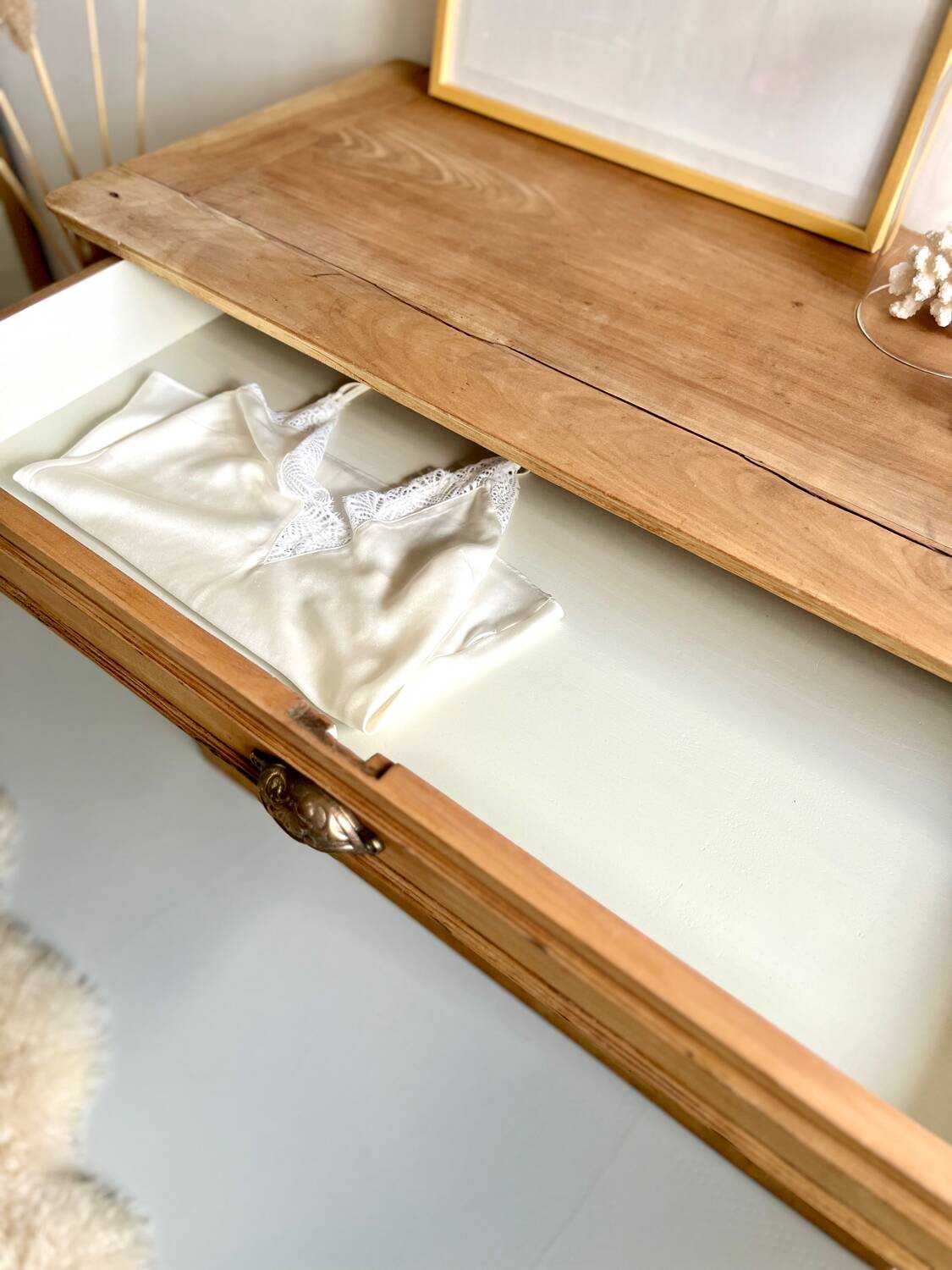 Commode ancienne, meuble de métier en orme massif