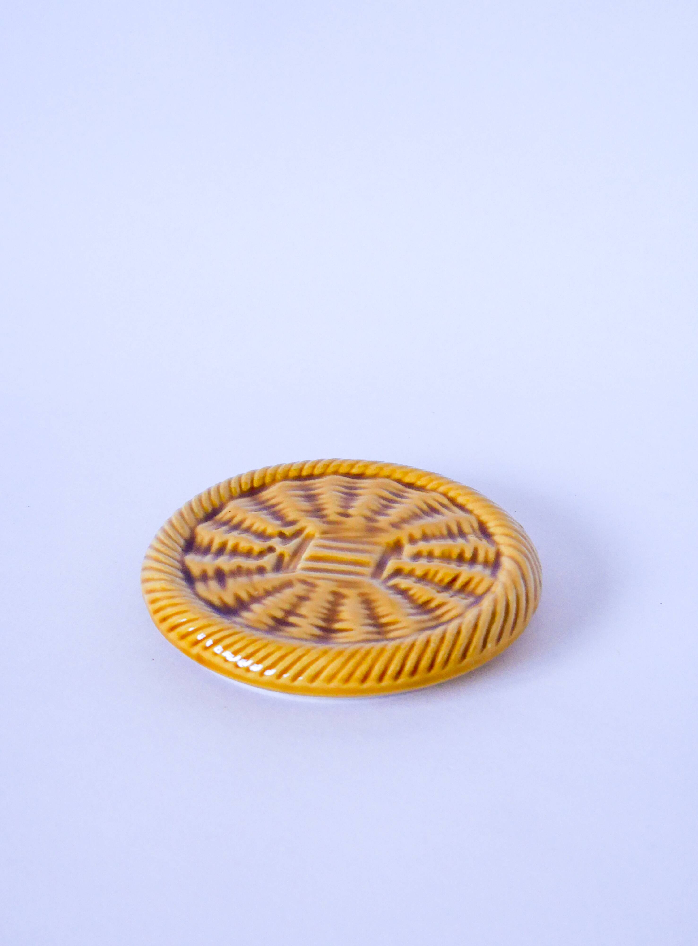 Bottle coaster in yellow braided effect slip 1960