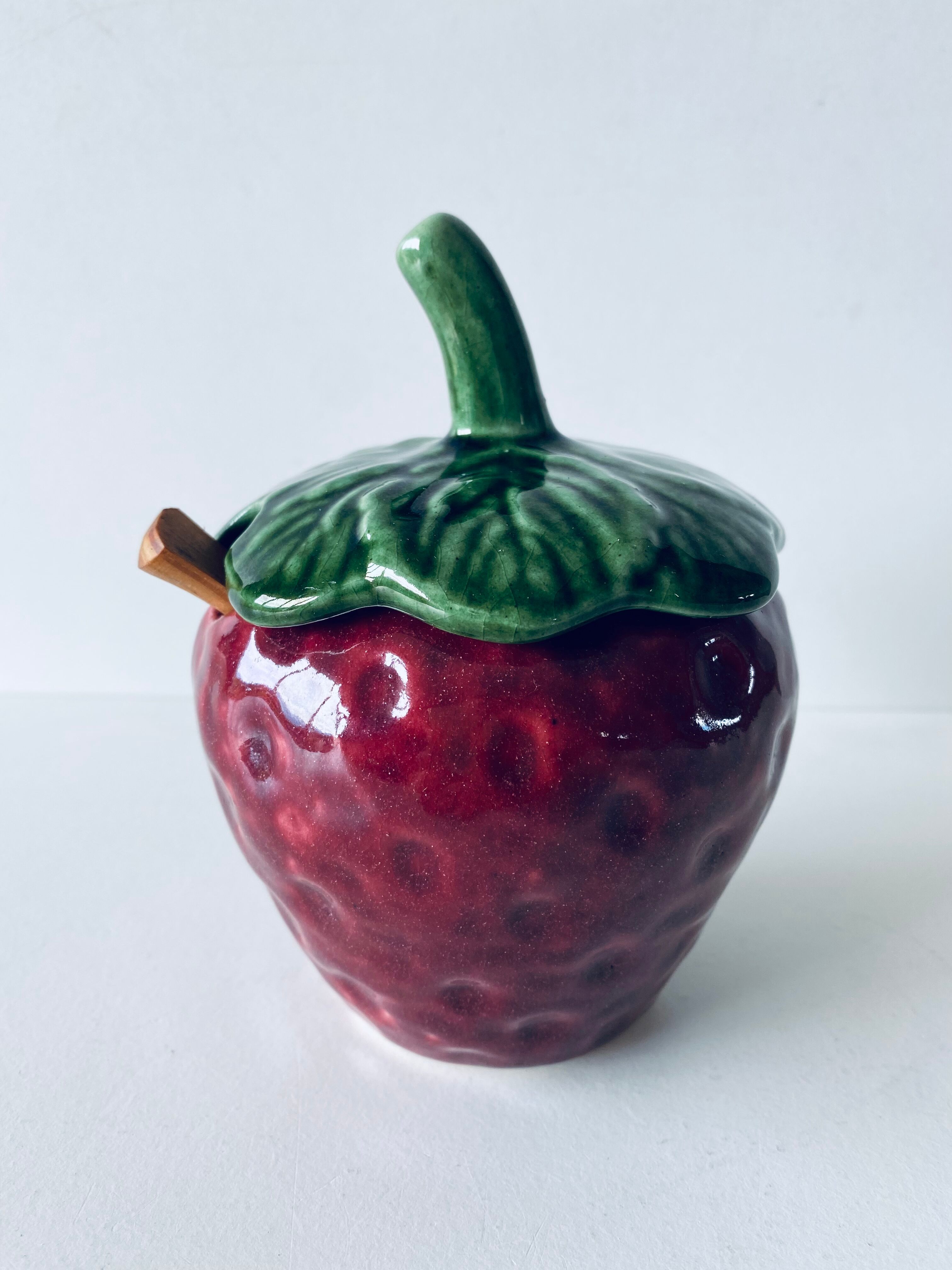 Ceramic pot strawberry slurry