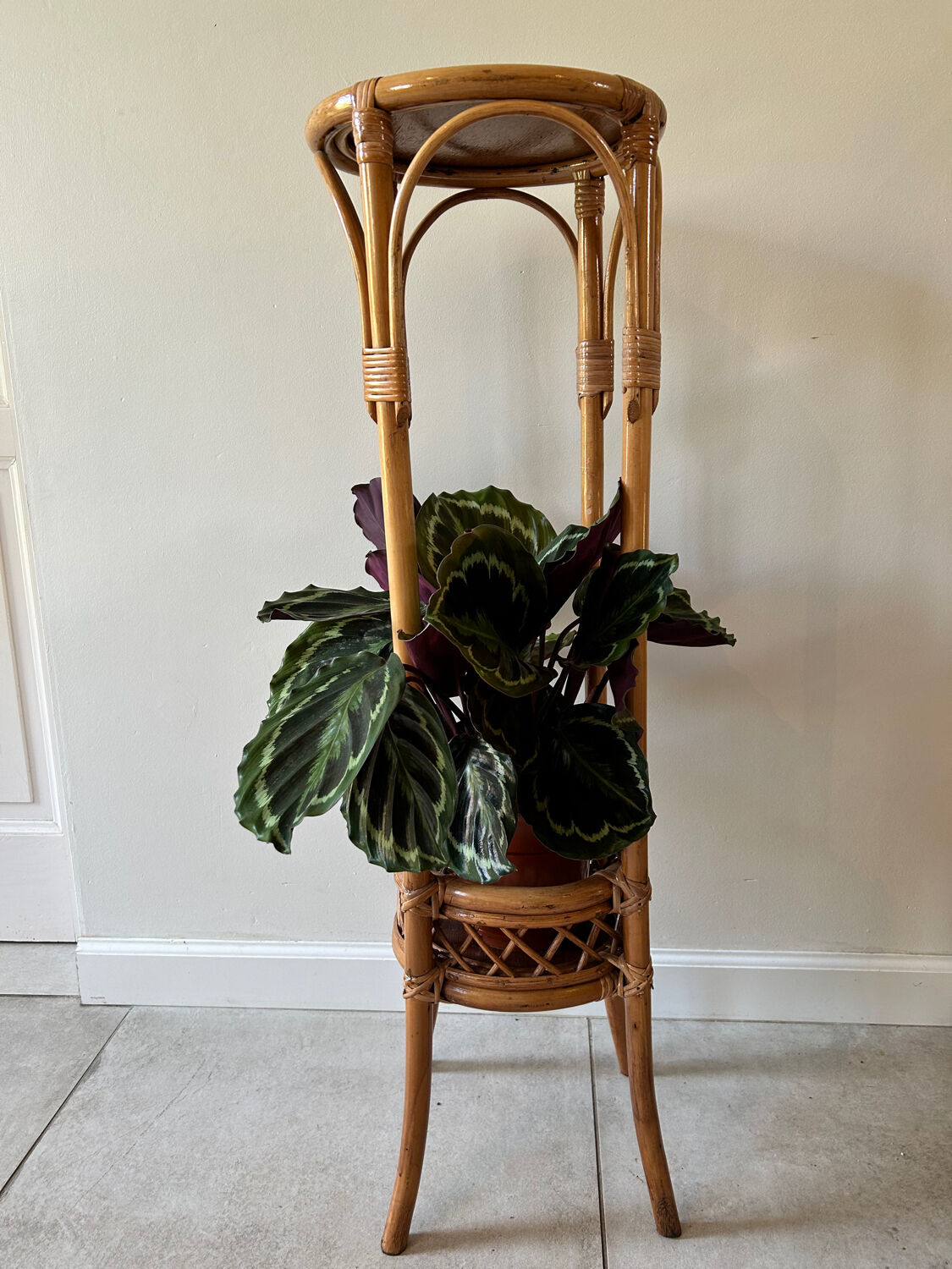 Porte plante seventy’s rotin bambou