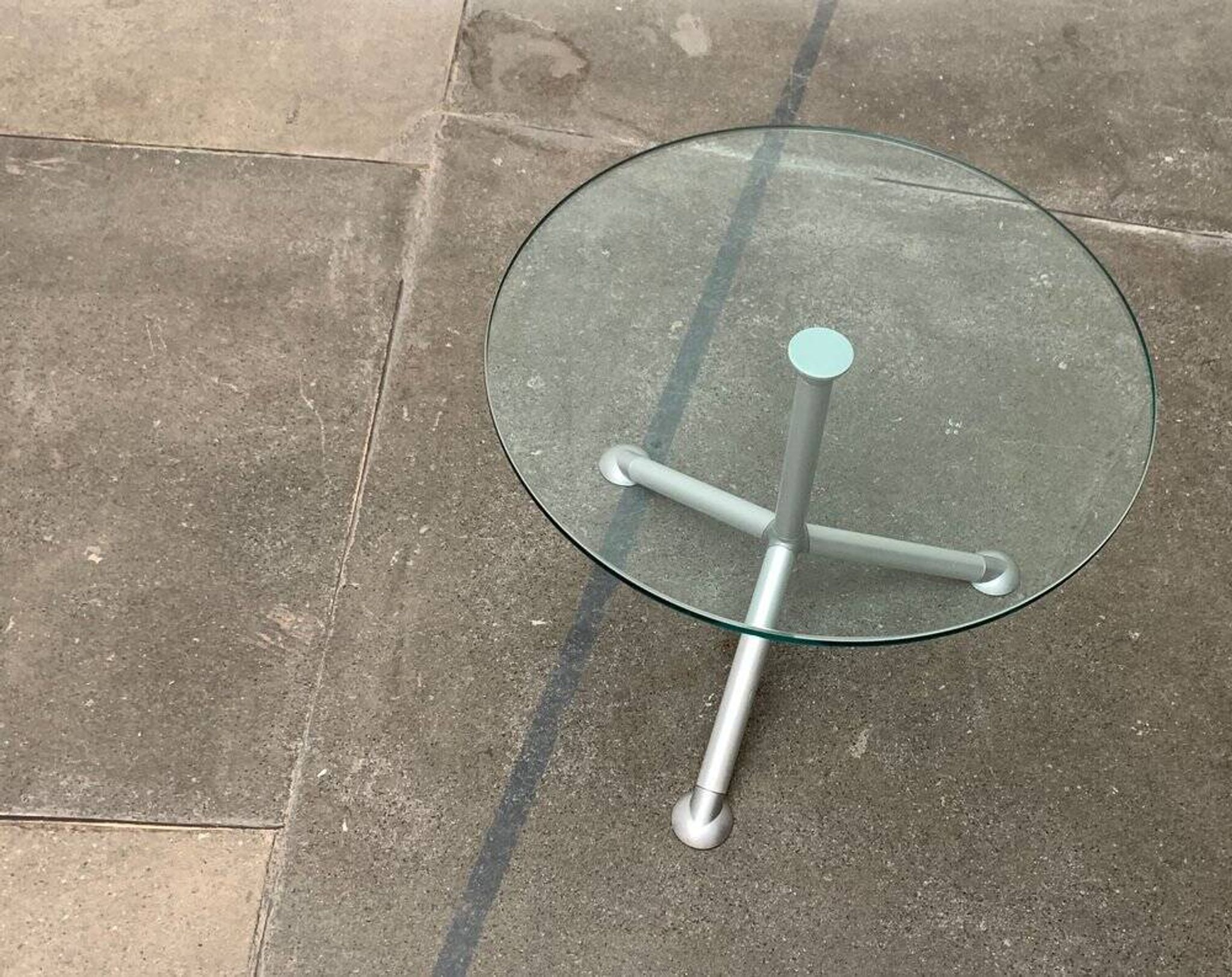 Postmodern Italian side table from the Help series in glass by Paolo Bistacchi for Albed, Milan.