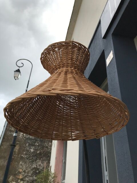 Rattan lamppost