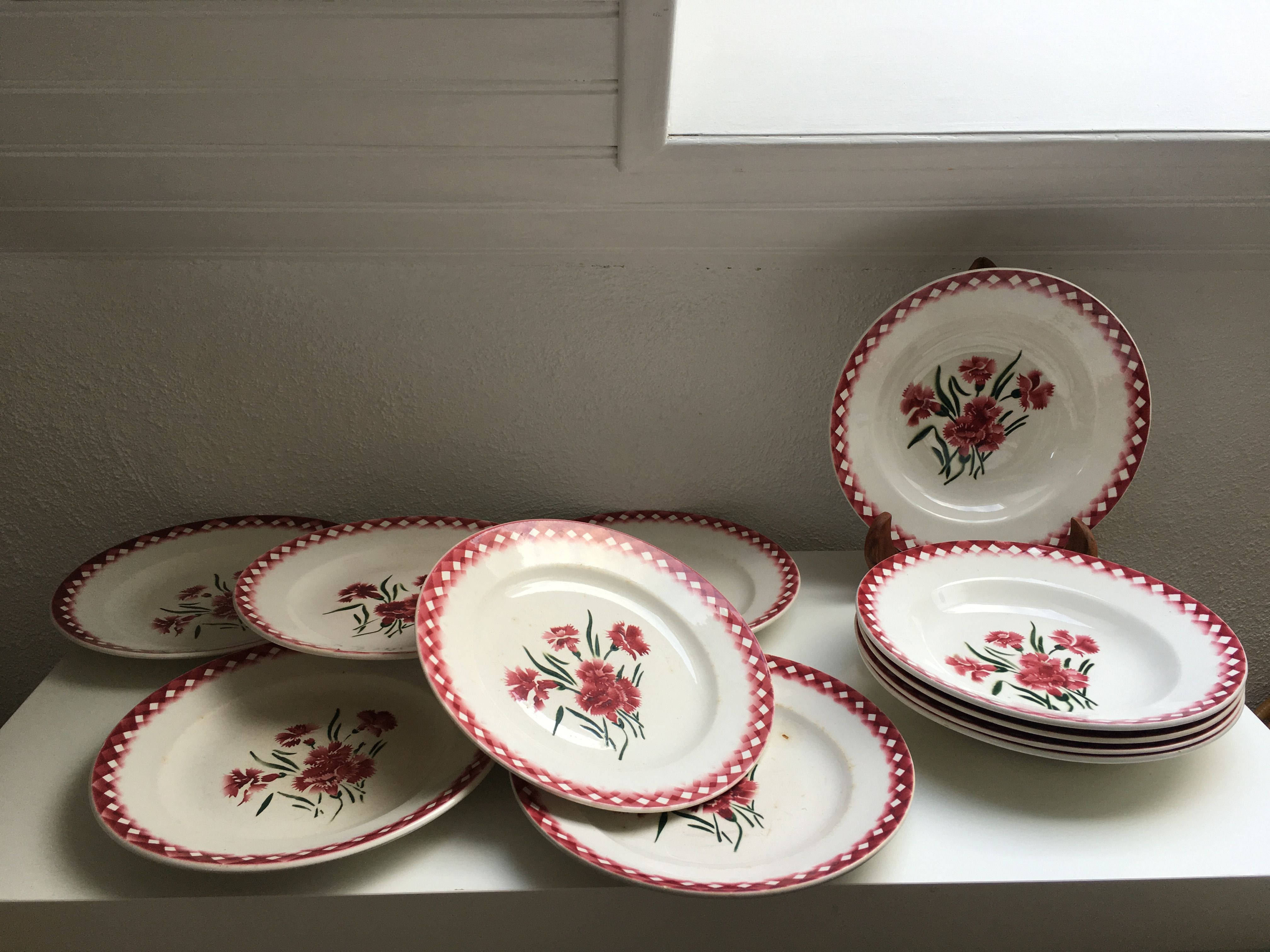 Set of 11 plates signed Mignardises Sarreguemines hand painted decor