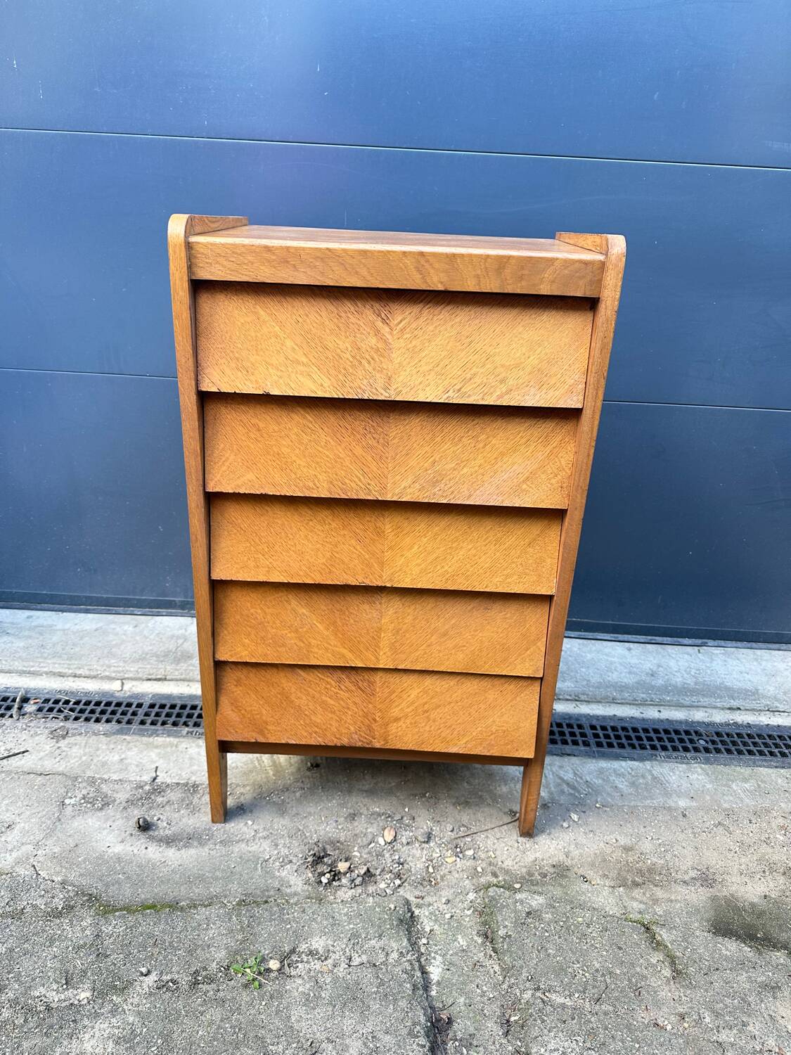 Antique chest of drawers