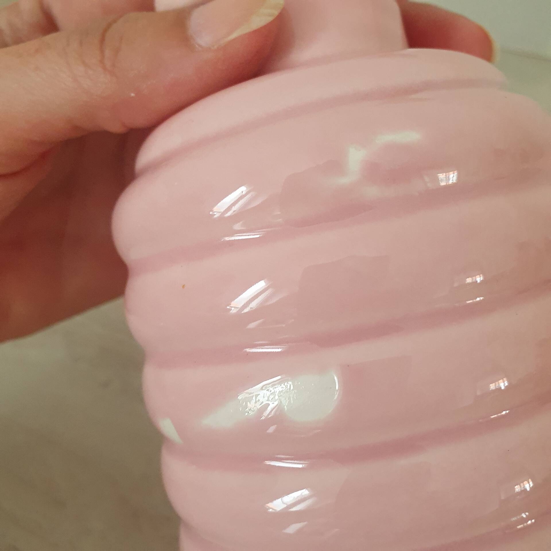 Set of pink and gold ceramic bathroom accessories