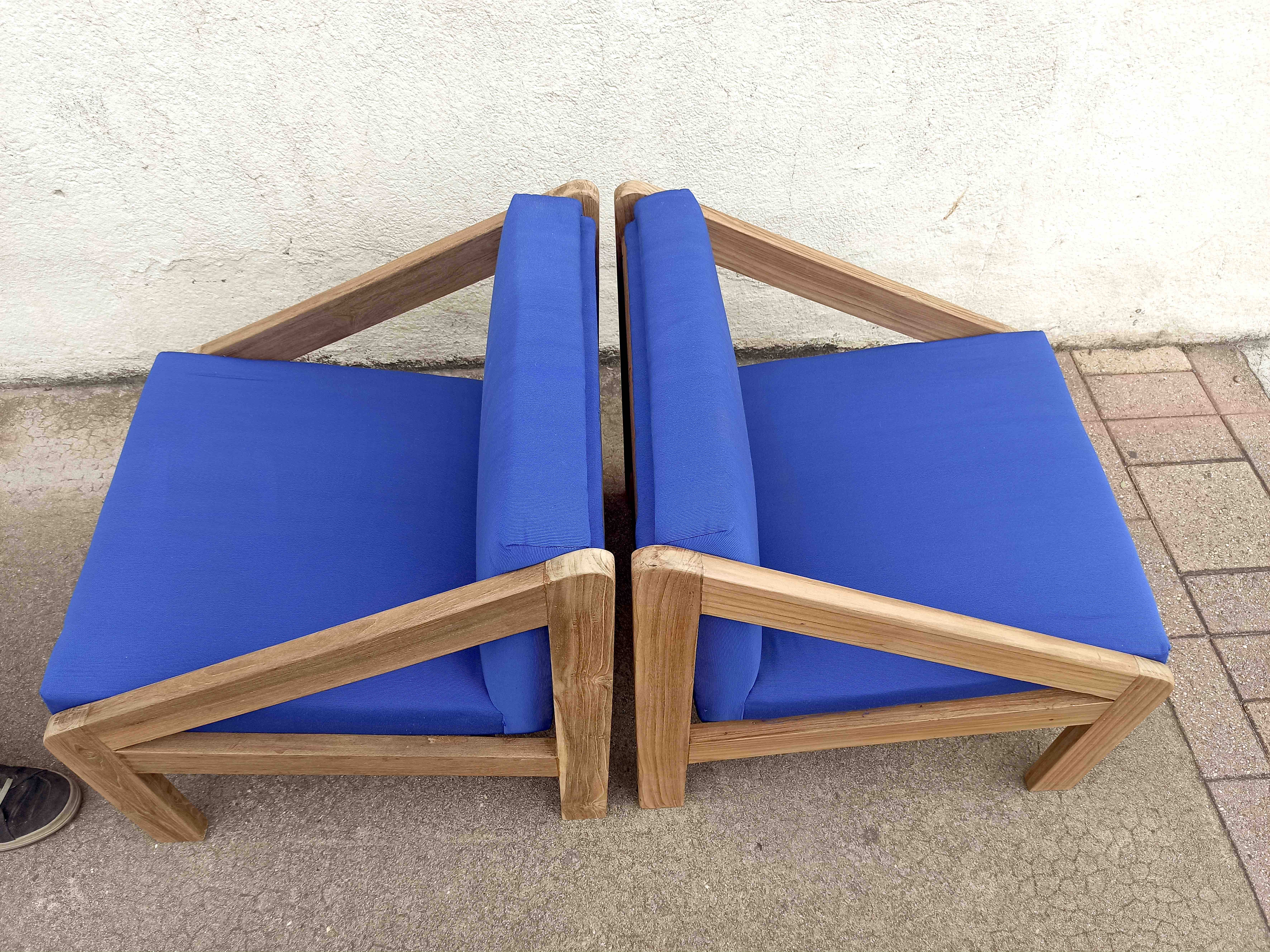 Paire de fauteuils années 70
