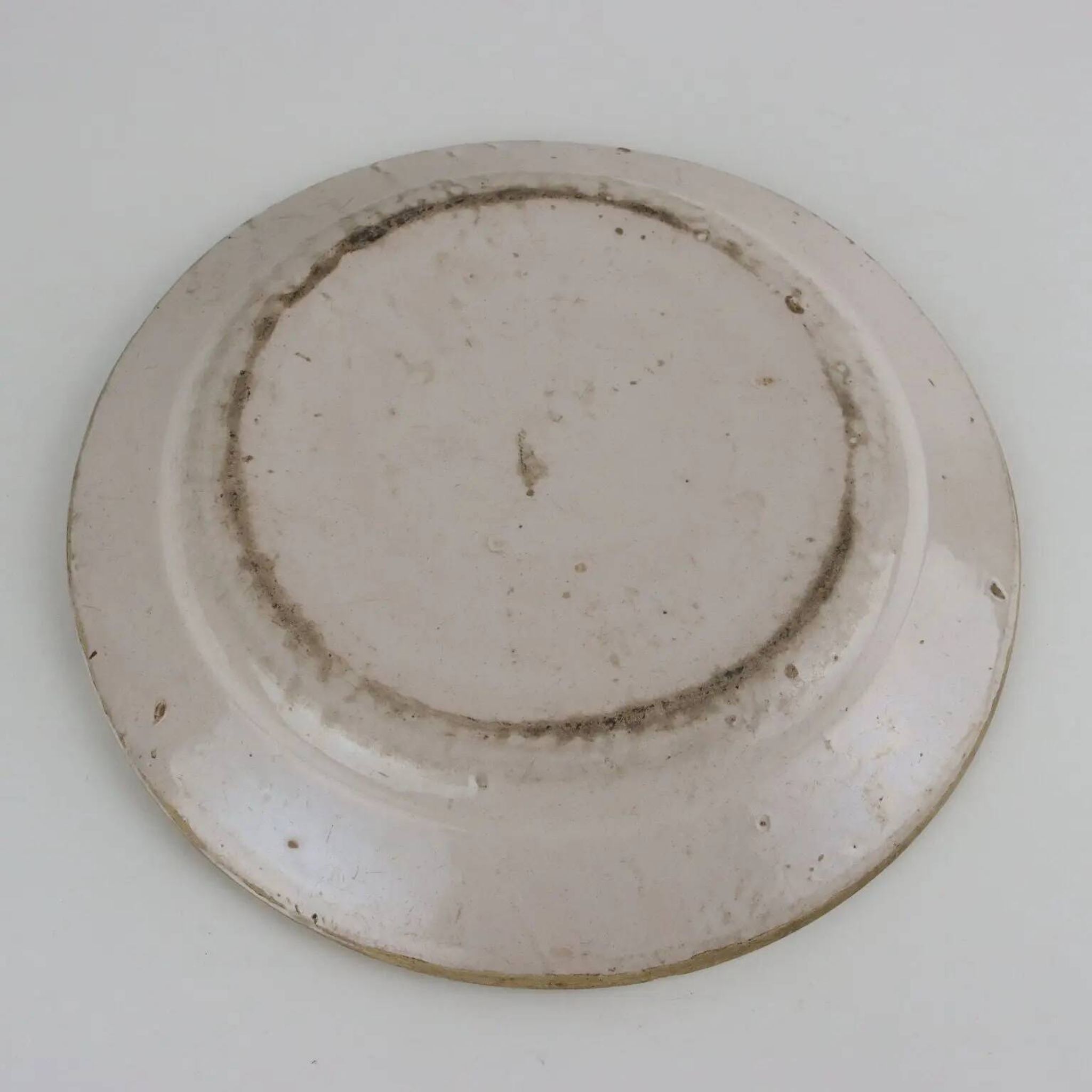 Assiette ancienne en majolique décorée, Italie, XVIIIe siècle