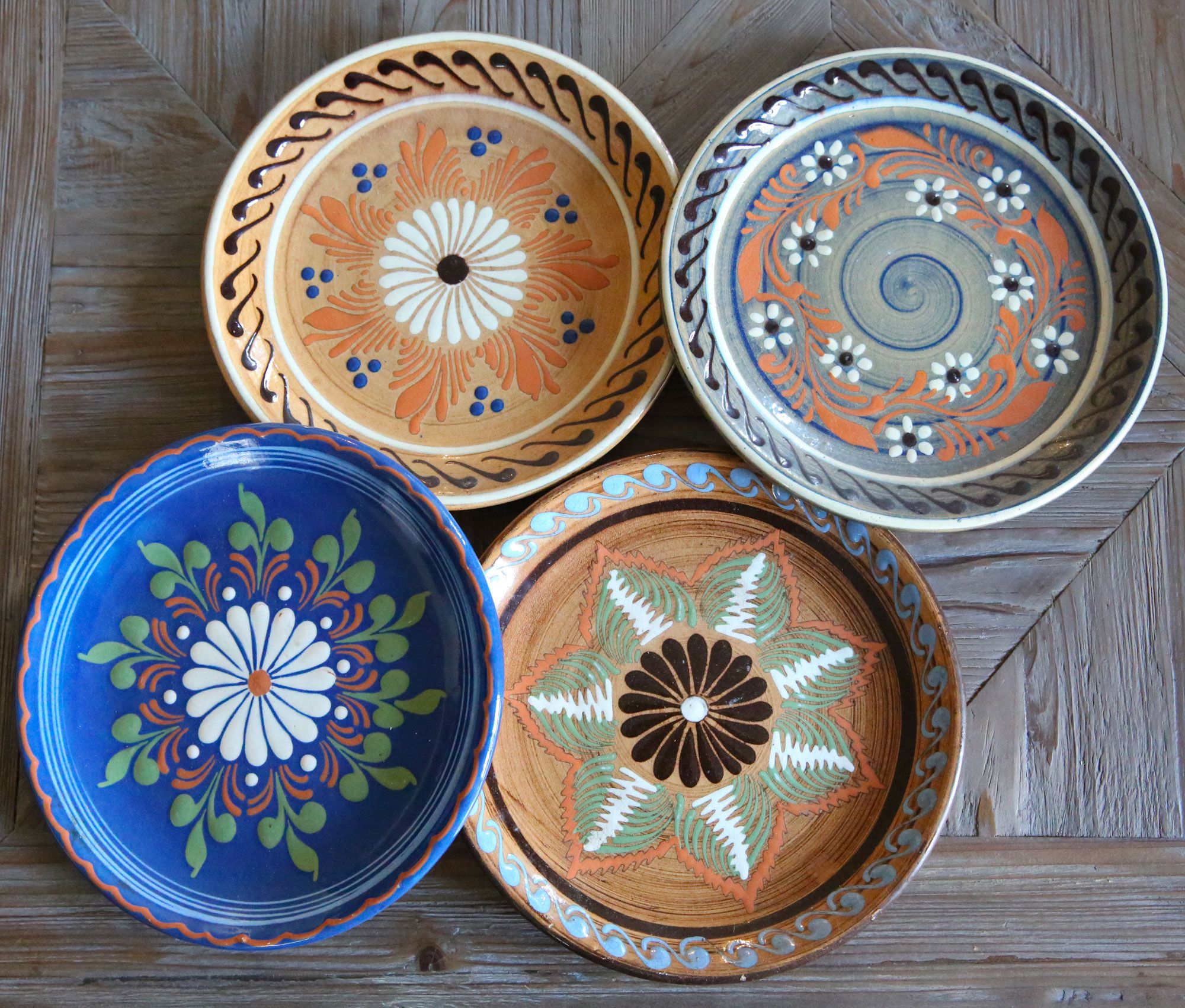 Set of 4 old and artisanal Savoyard plates