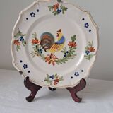 Decorative plate in earthenware with rooster design. Late 19th century.
