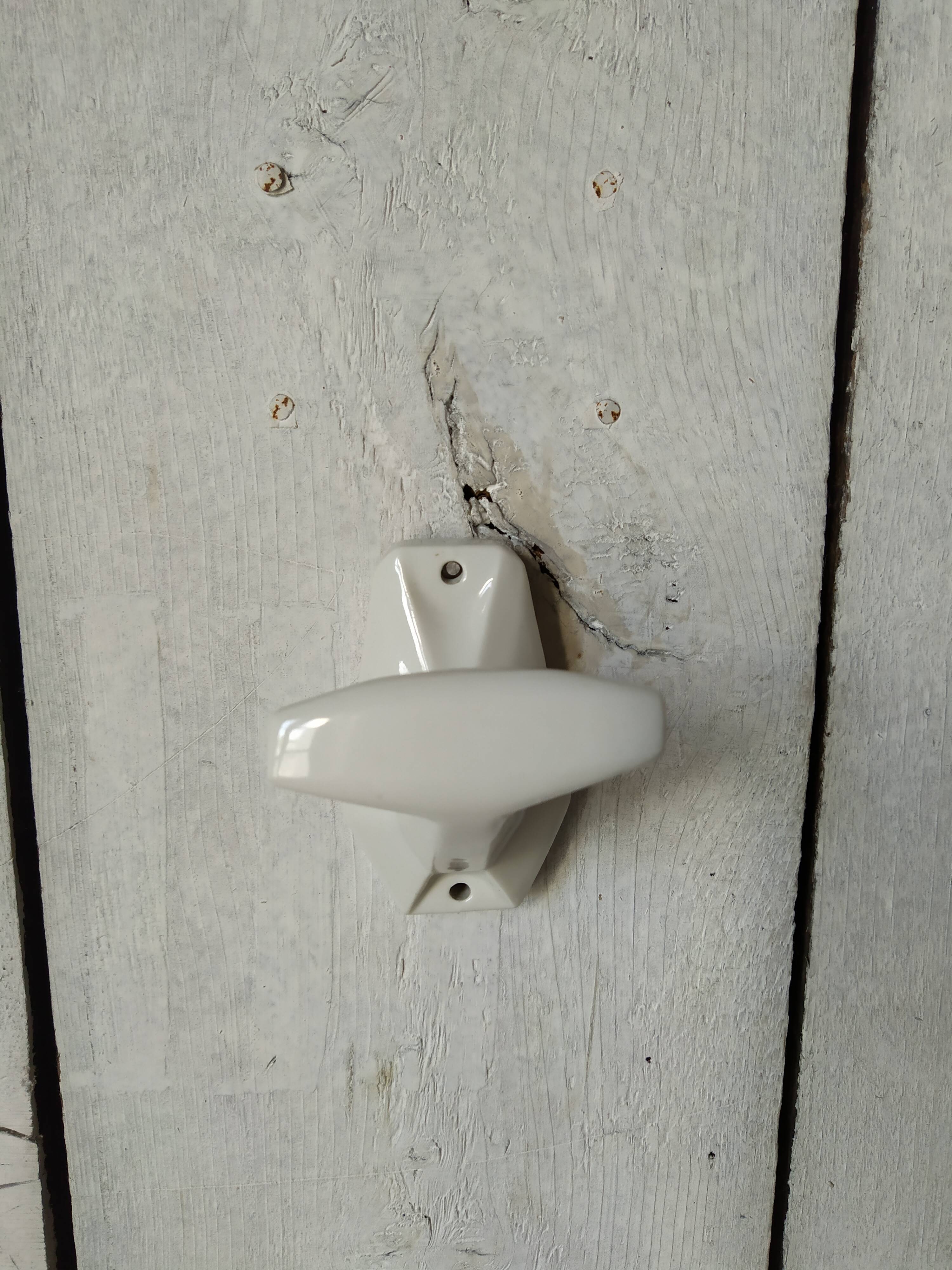 Patères en porcelaine