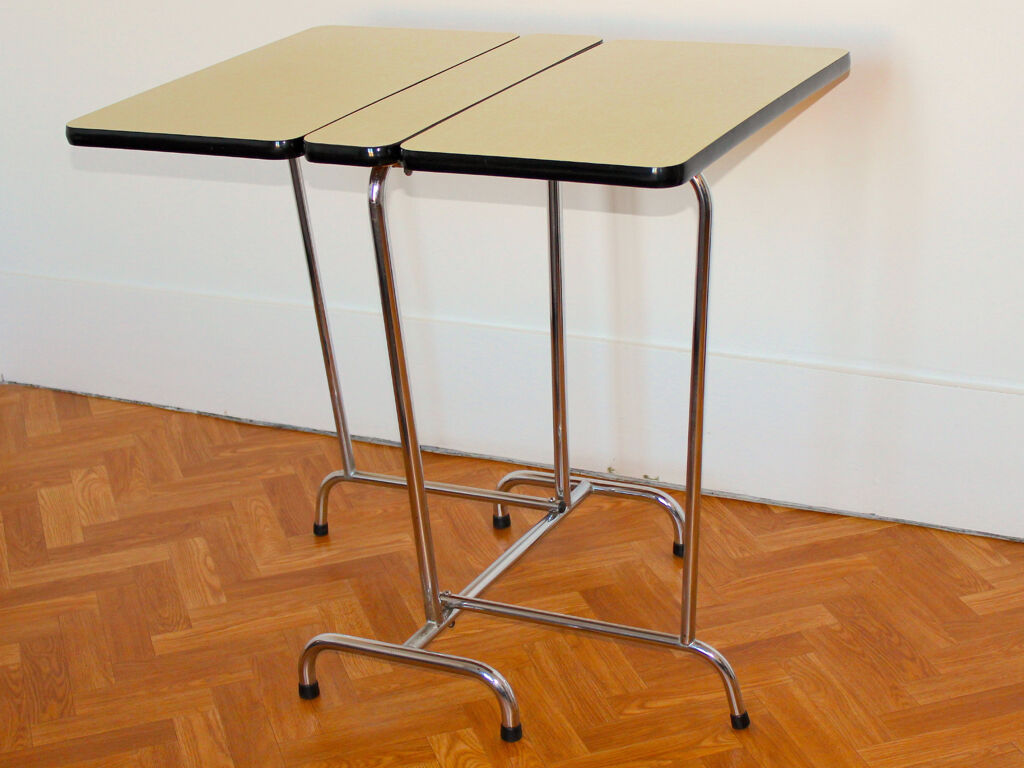 Table in folding Formica