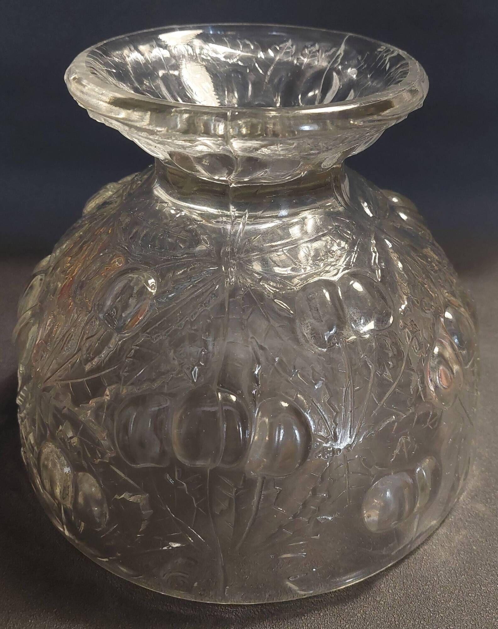 Grande coupe à fruits en verre moulé vintage
