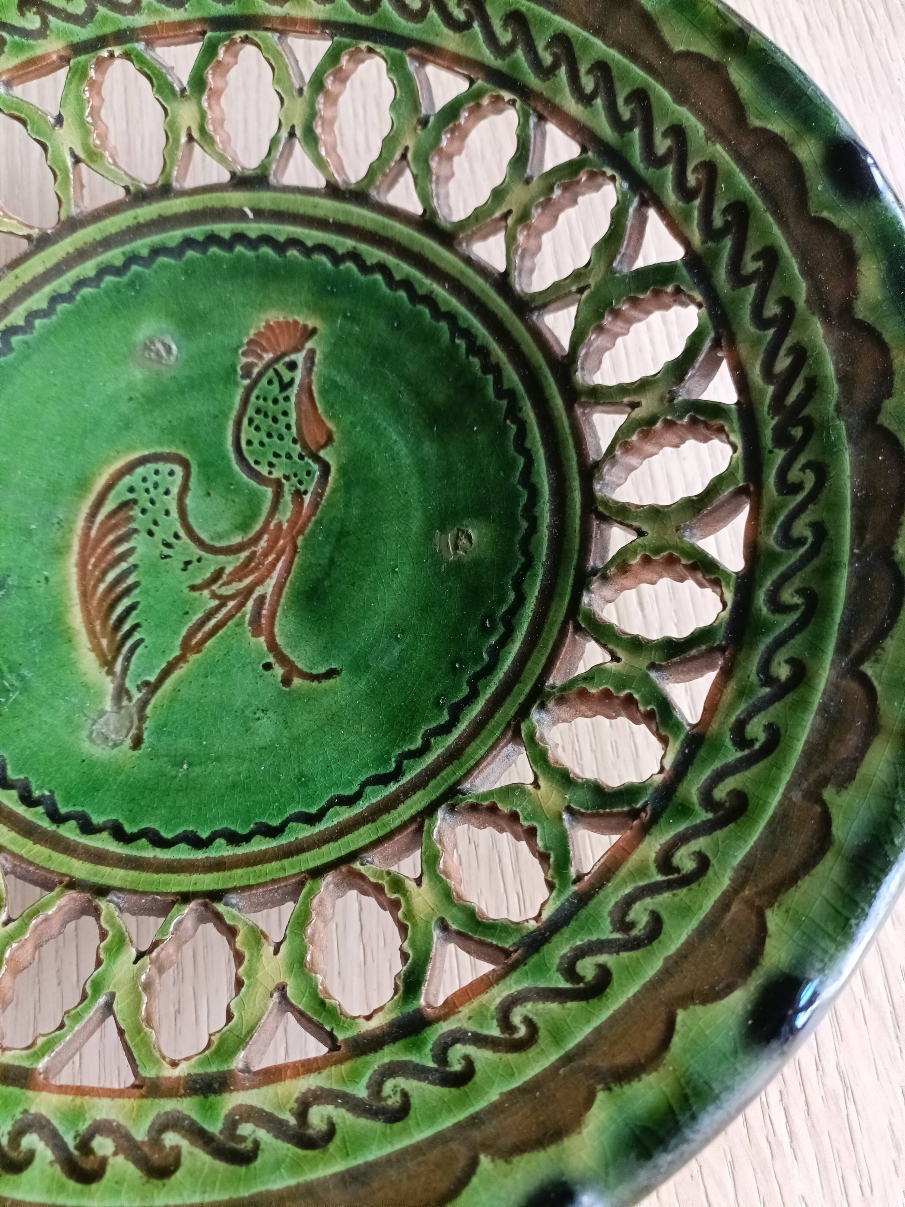 Green earthenware fruit cup