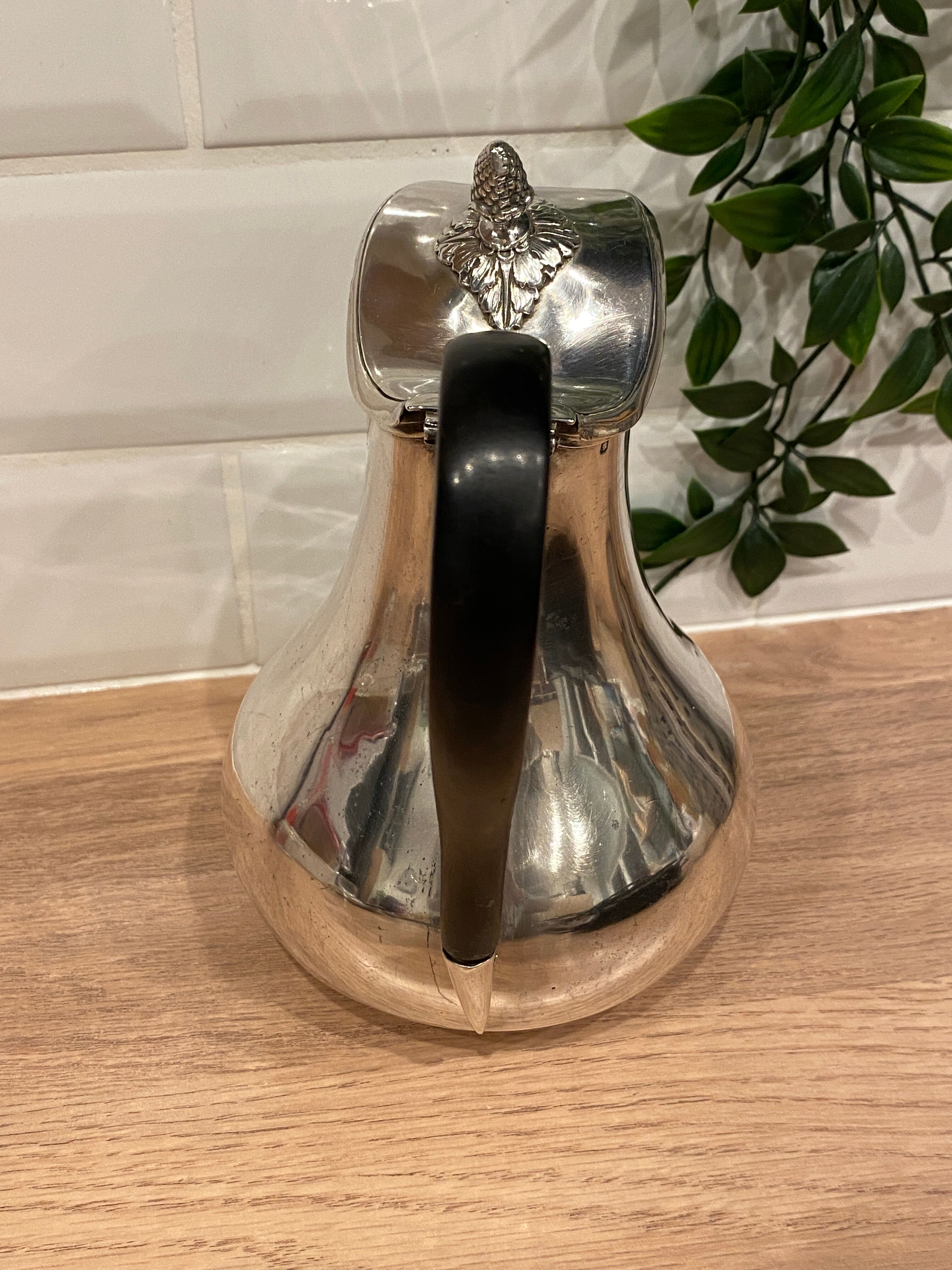 Silver pourer Jean-Pierre Bibron