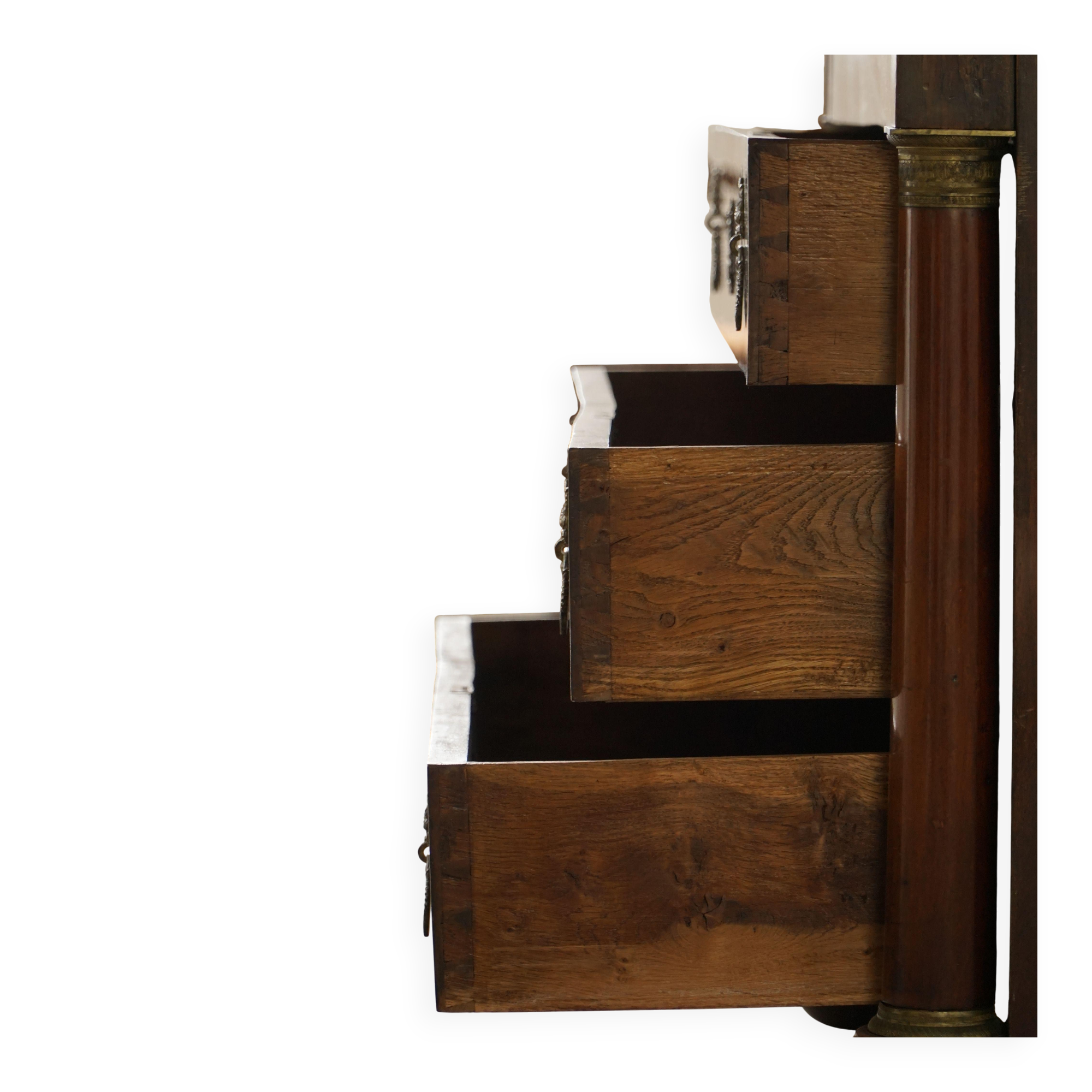 French Empire Commode / Commode, walnut and bronze mounts, 19th century