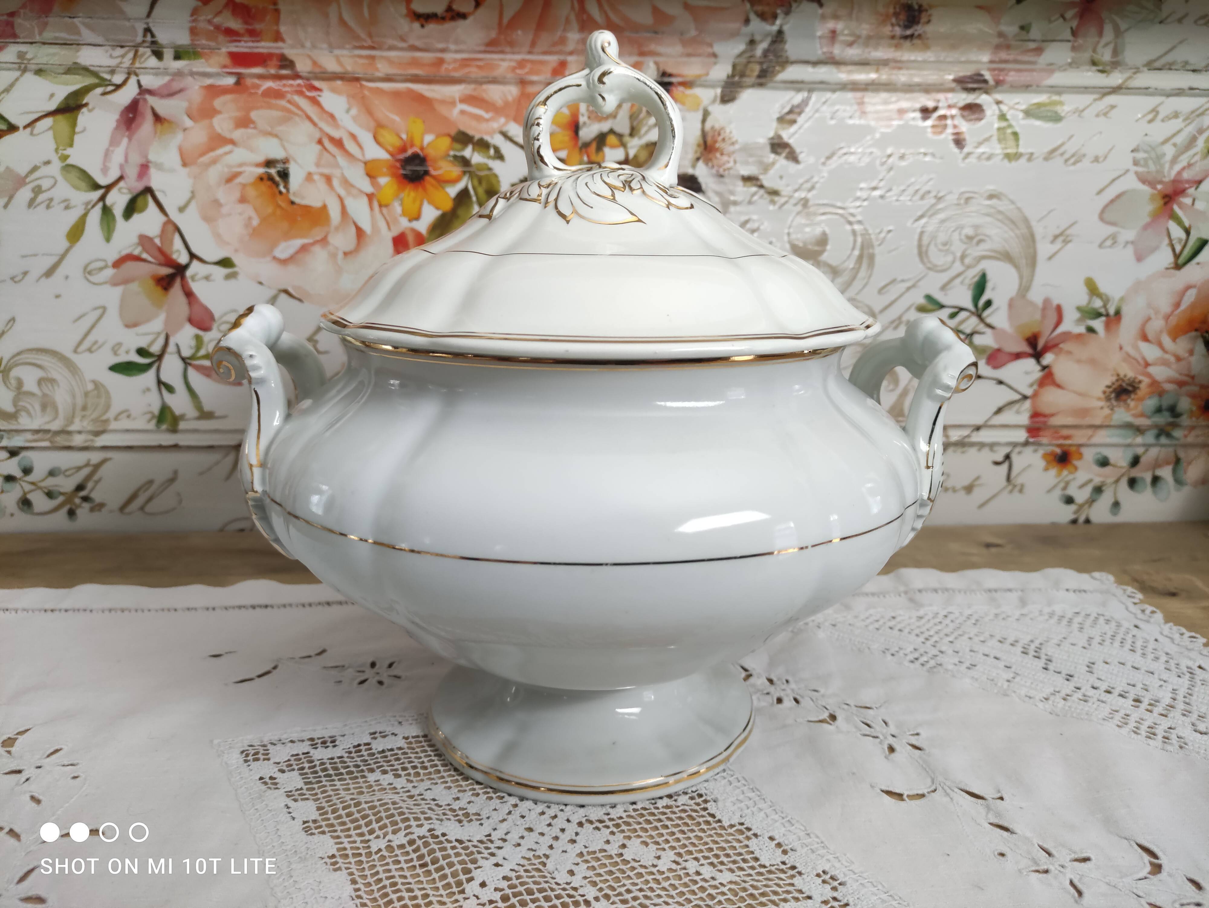 Niederweiler soup bowl in white earthenware bordered gold