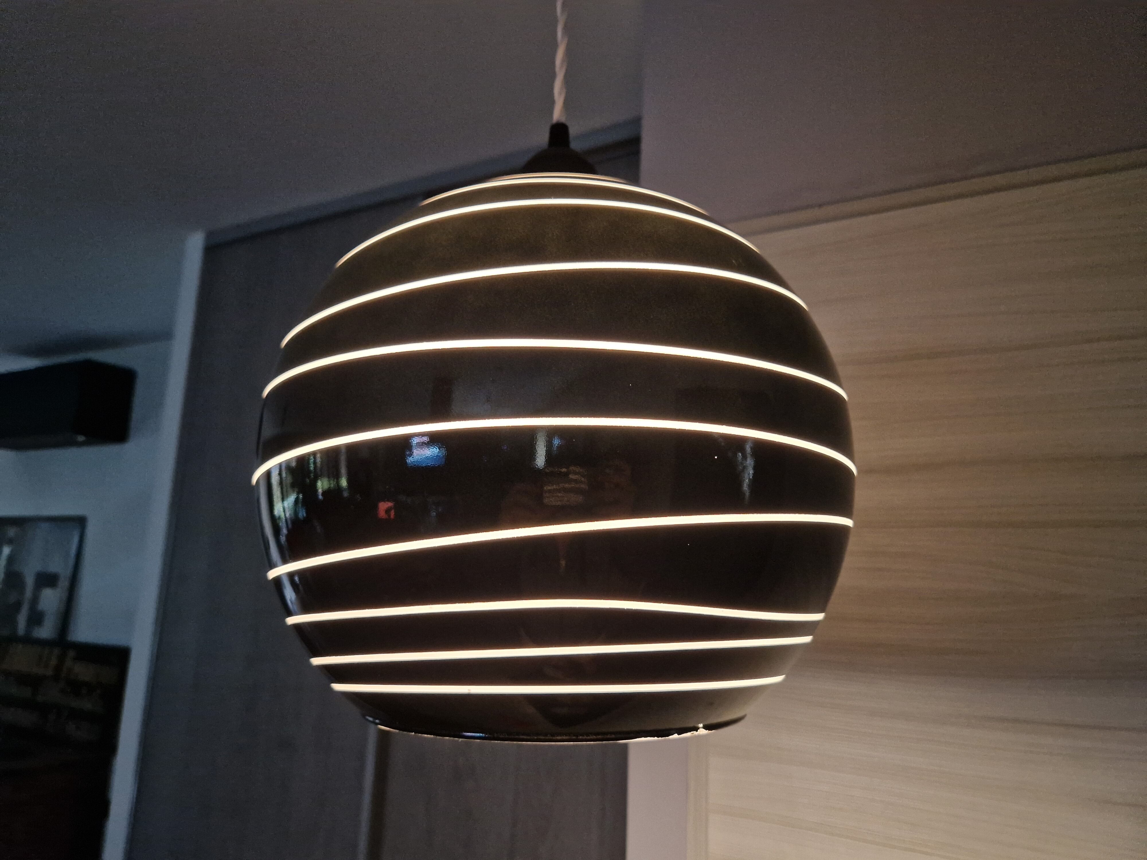 Suspension boule vintage noire et blanche