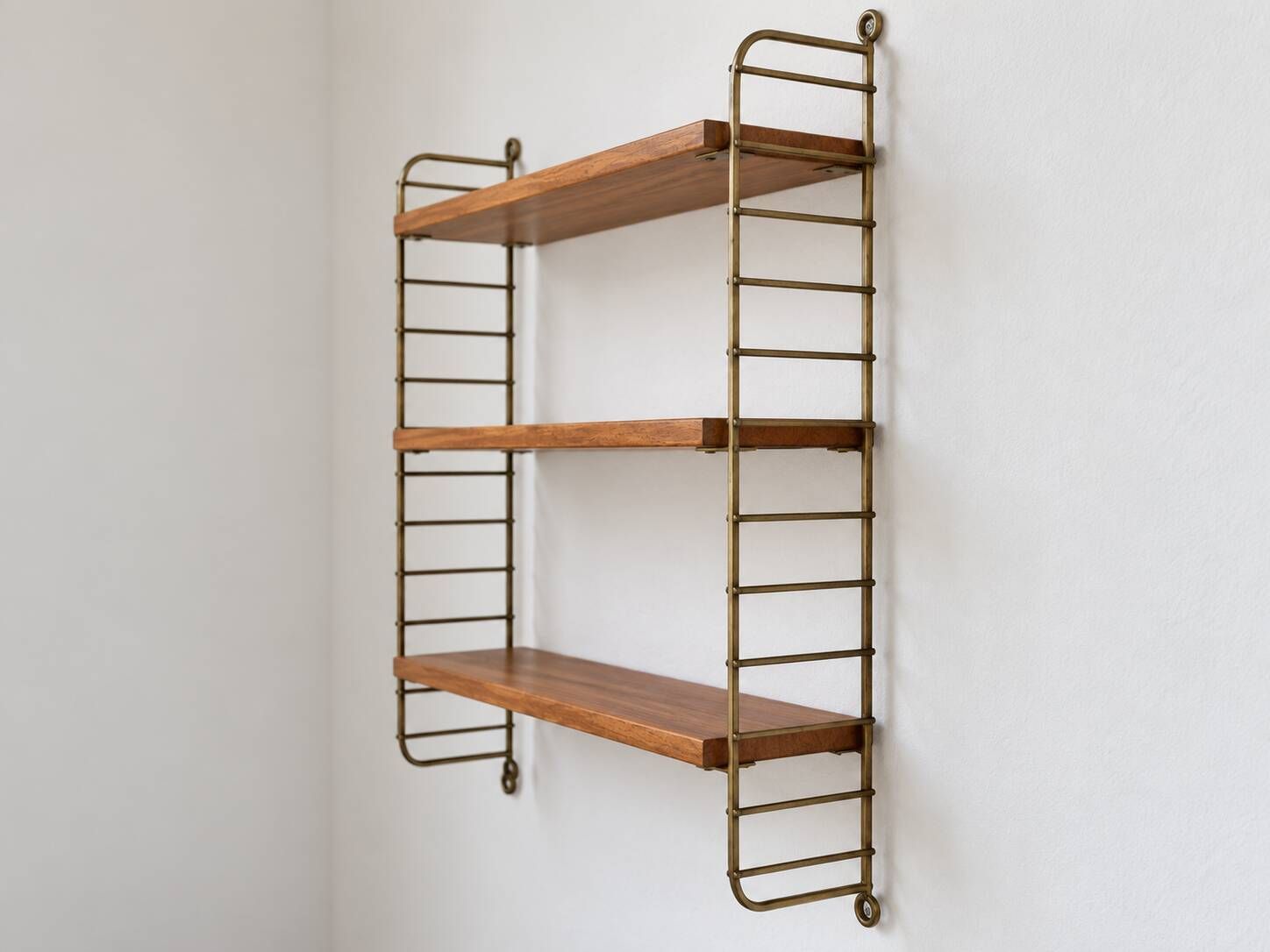 Vintage wall shelf in wood and gold metal – 1960s/70s