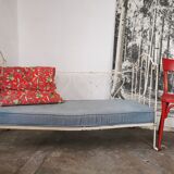 Bed, wrought iron bench
