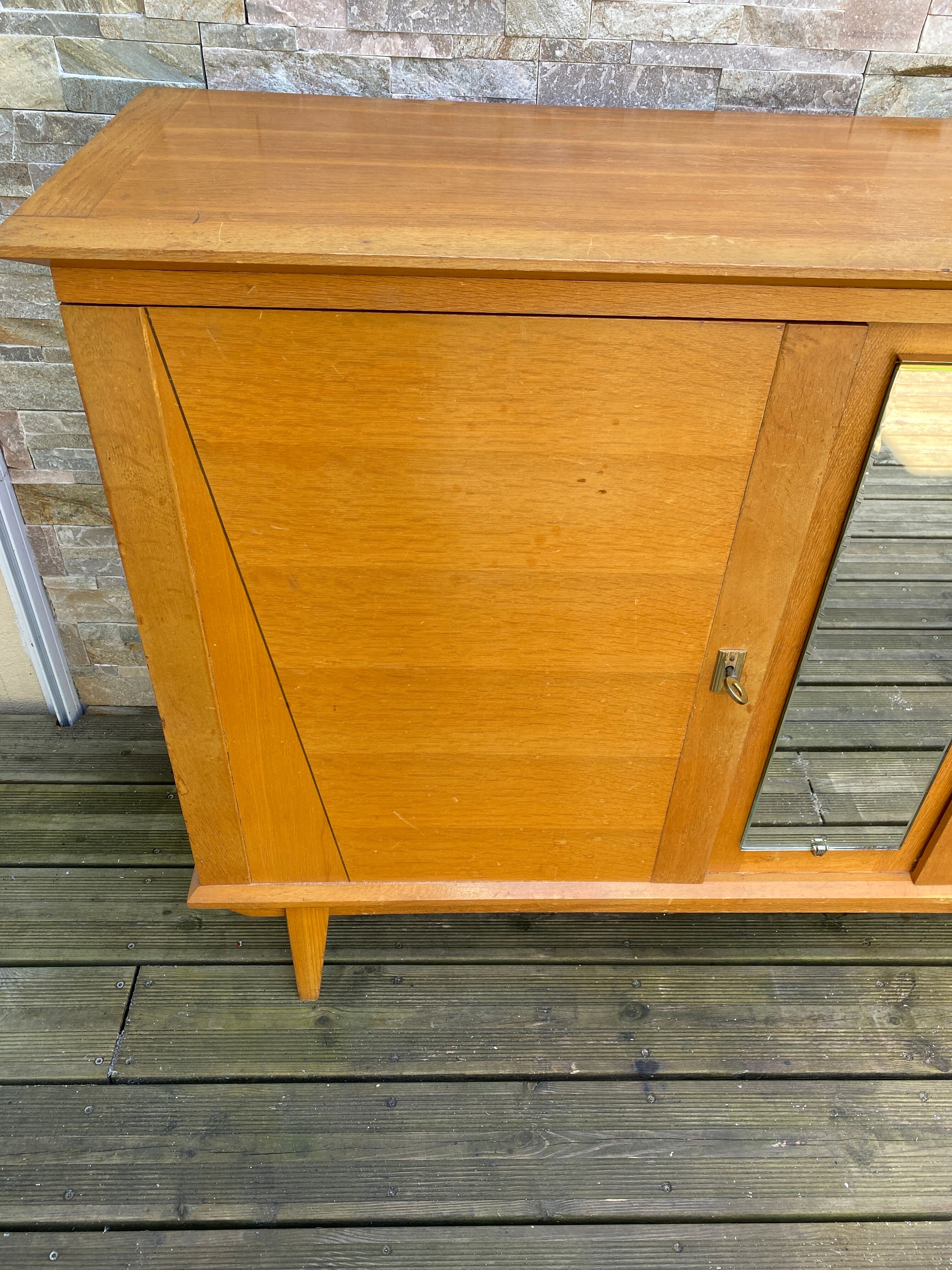 Buffet vintage feet compass