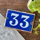 Plaque émaillée bleu "33"