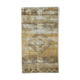 Hand-made wool distressed rug 92x52cm