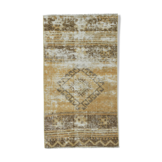 Hand-made wool distressed rug 92x52cm