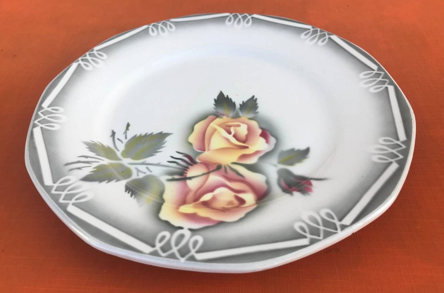 1940s Flat plate Earthenware Digoin Sarreguemines France model Odile