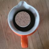 Carafe or pitcher with ice reservoir