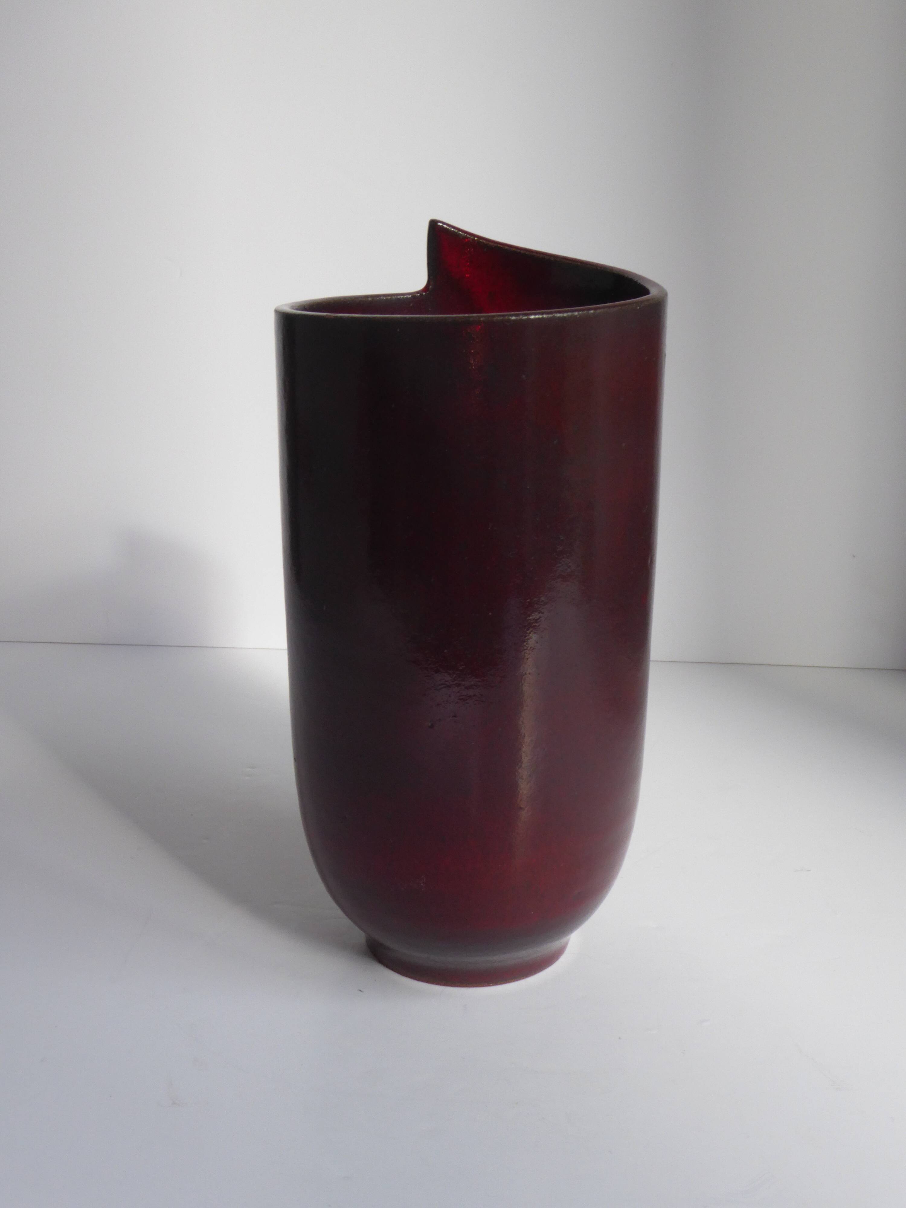 1950 vase in sandstone with cut neck