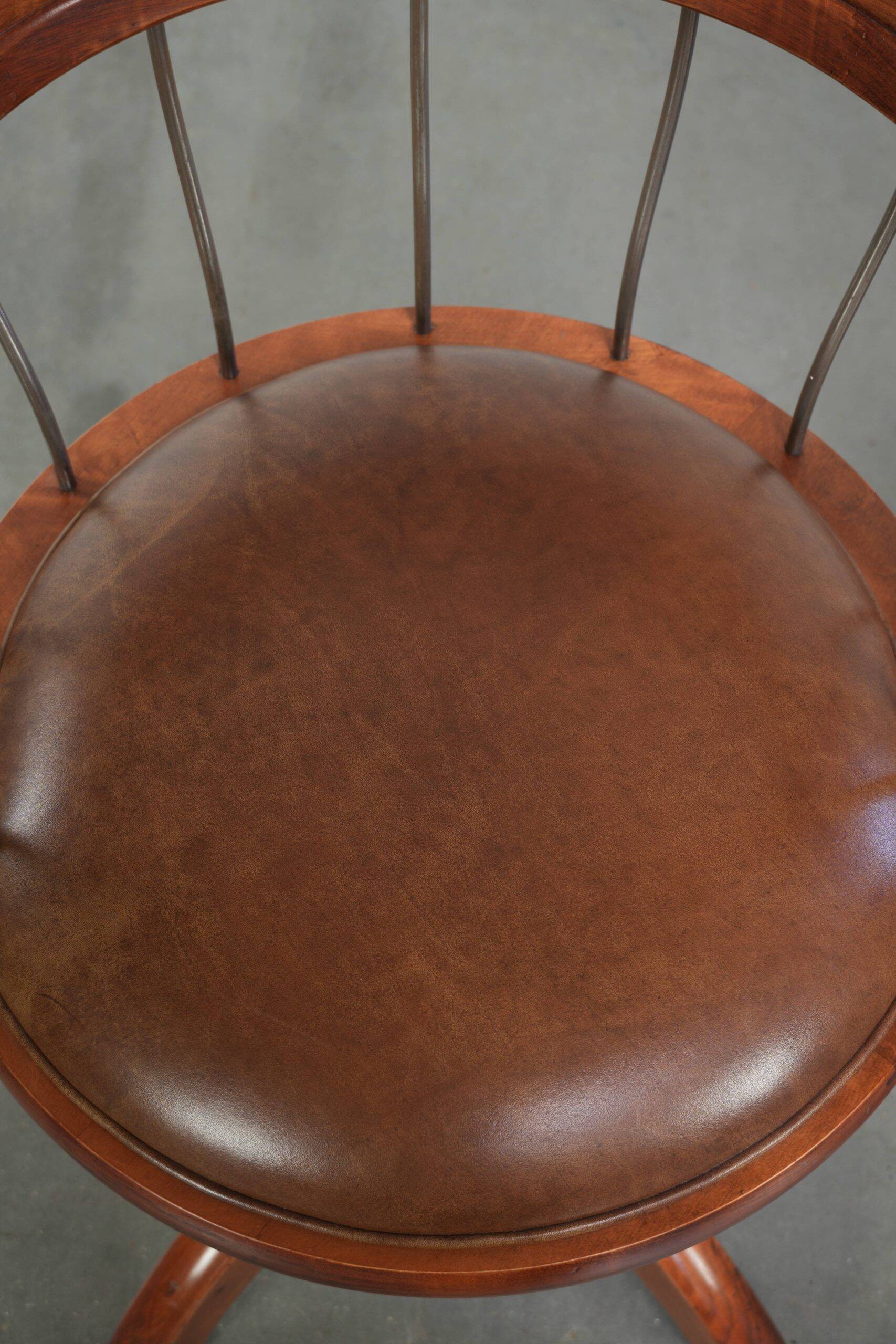 Set of 2 swivel/office chairs with a cognac-coloured cow leather seat