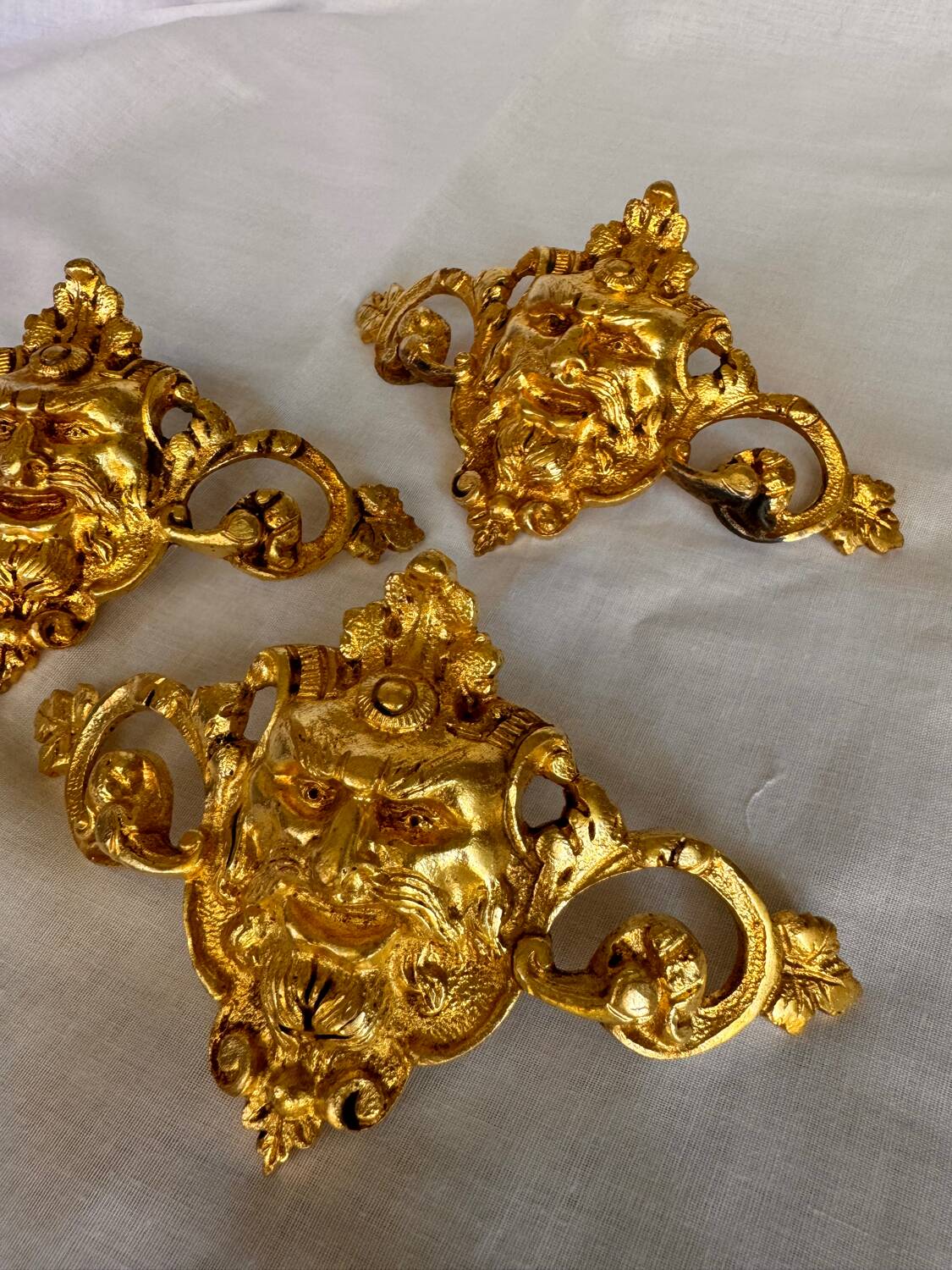 Ensemble de 3 éléments décoratifs en bronze/laiton.