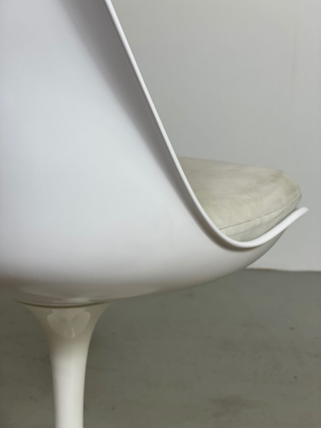 4x Eero Saarinen Tulip Chairs white leather