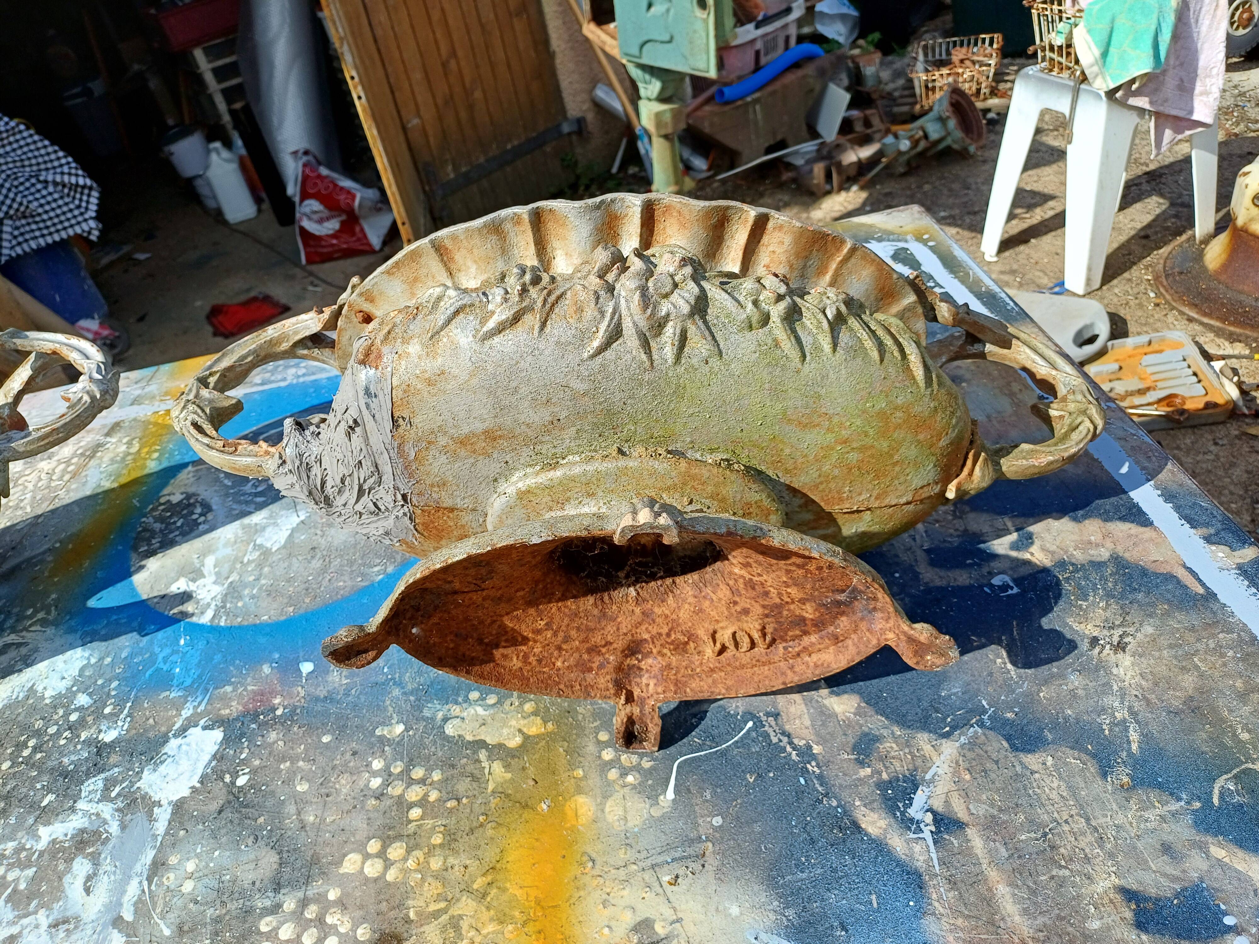 Pair of 1900 Cast Iron Planters from Charleville-Mézières in Rocaille Style