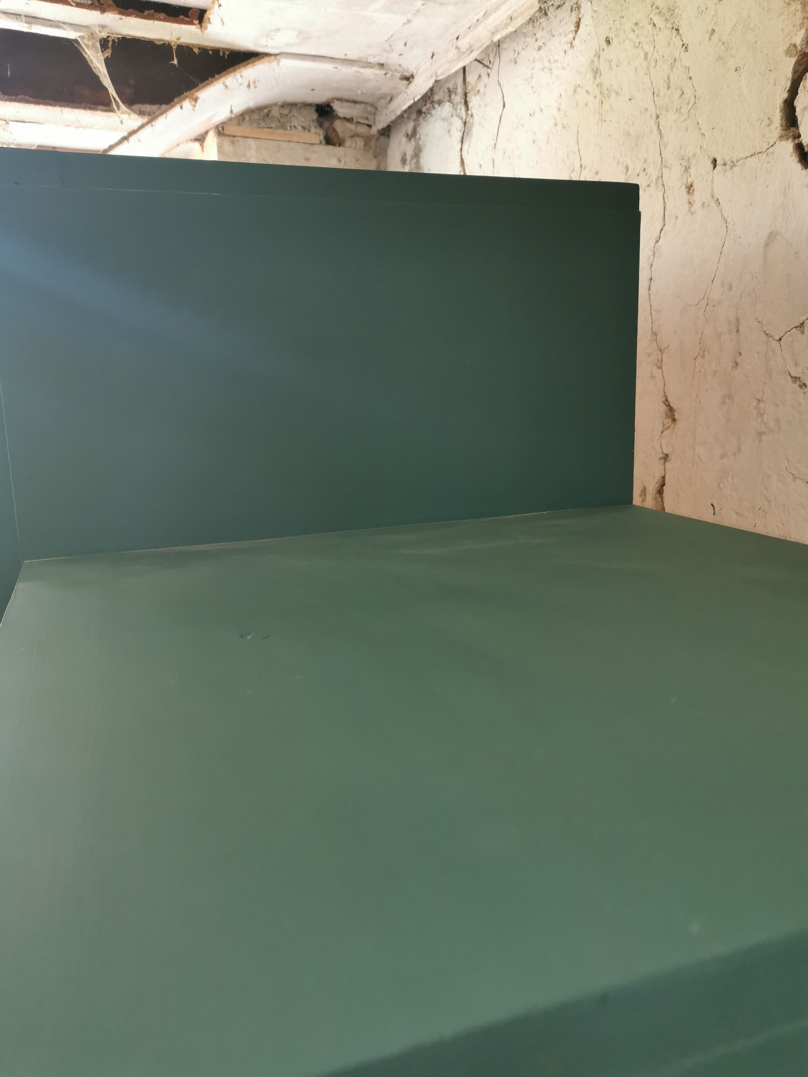 Asymmetrical cabinet