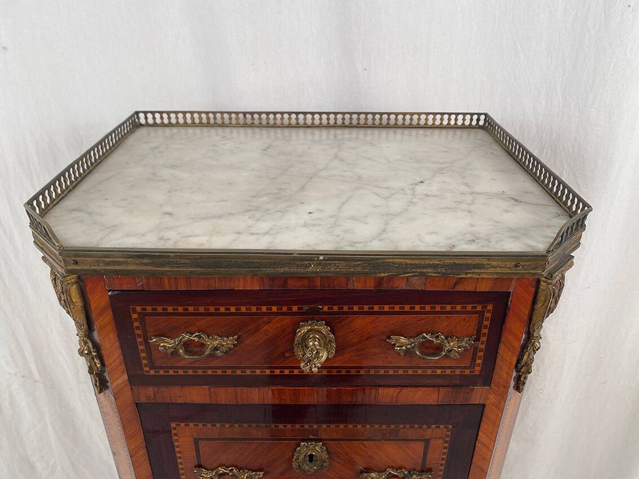 Elegant Louis XVI style chest of drawers, late 19th century