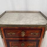 Elégant chiffonnier de style Louis XVI fin XIXe