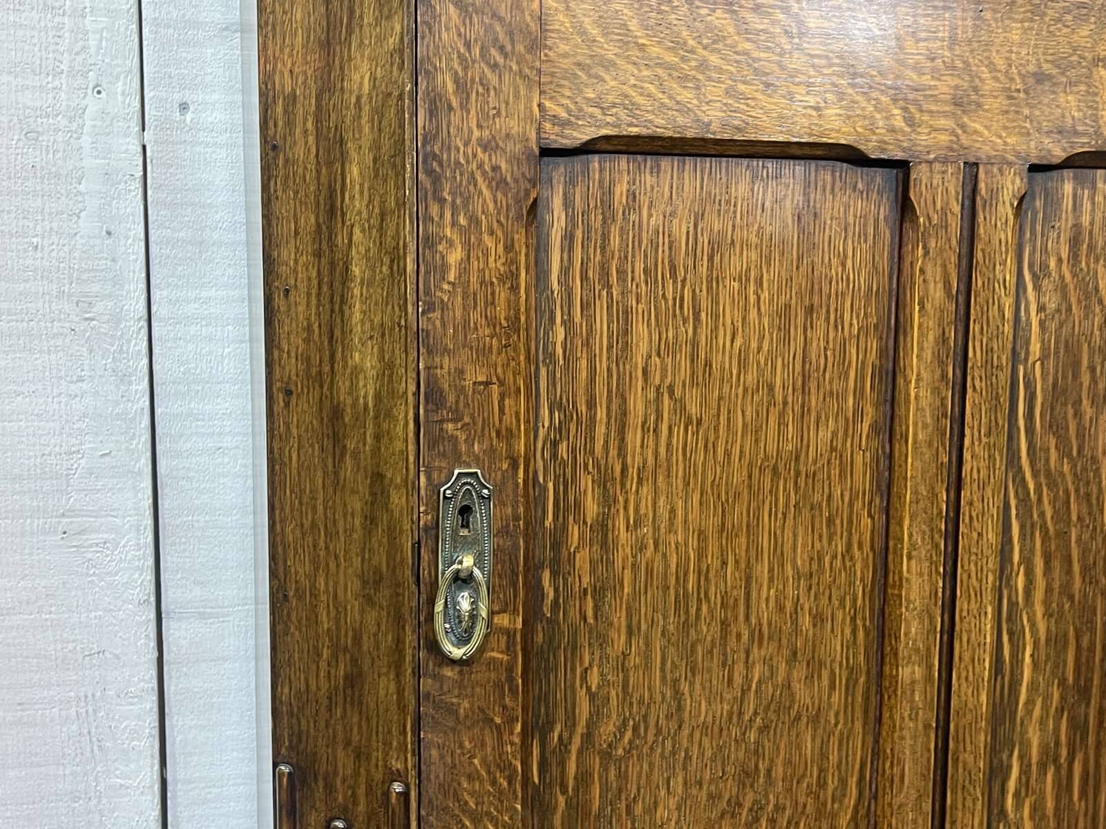 English oak wardrobe cupboard from the early 20th century