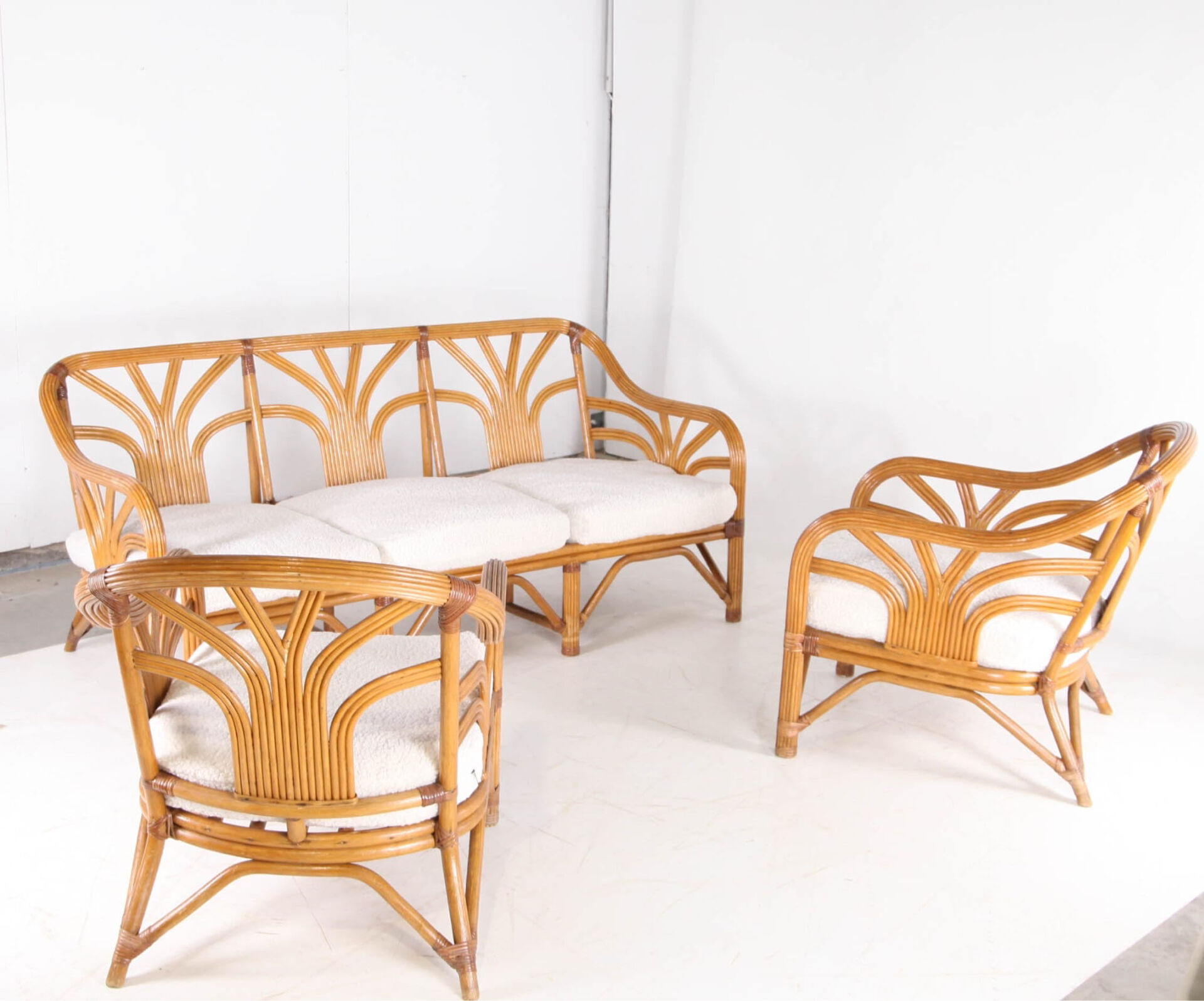 Vintage rattan lounge
