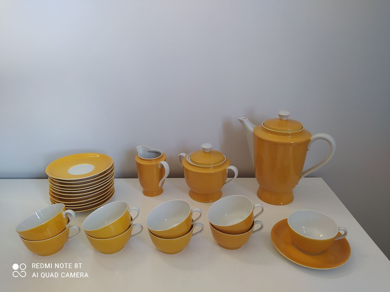 Service à café vintage en porcelaine de Limoges couleur jaune orange