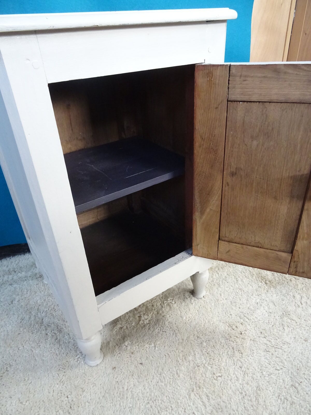 Buffet 19th to one door