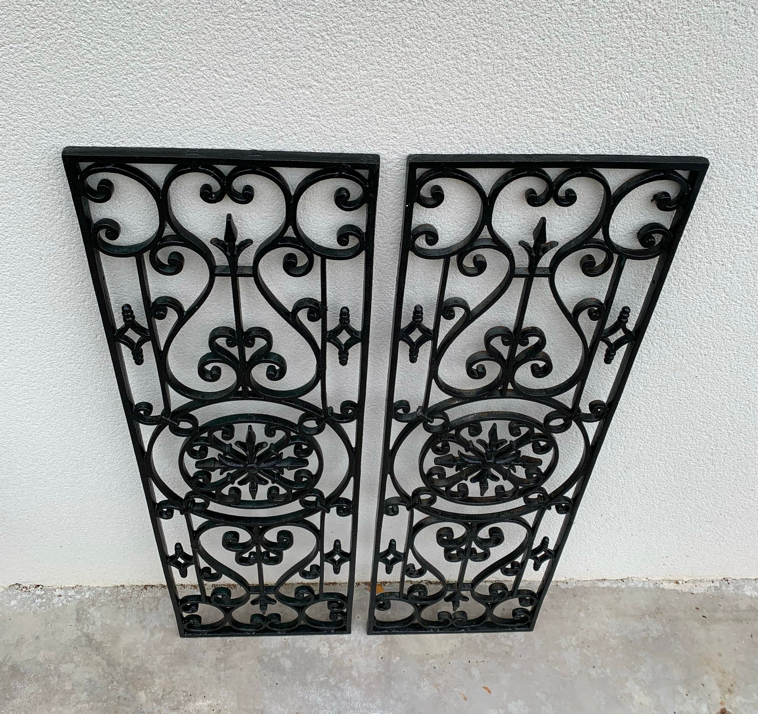 2 old art deco cast iron grid decorated with a rose window