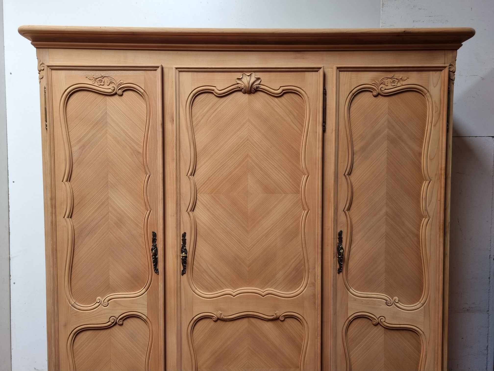 3 door wardrobe in natural wood
