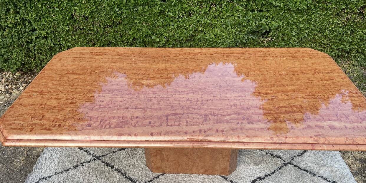 Large dining table in Rosso Alicante marble from the 70s-80s.