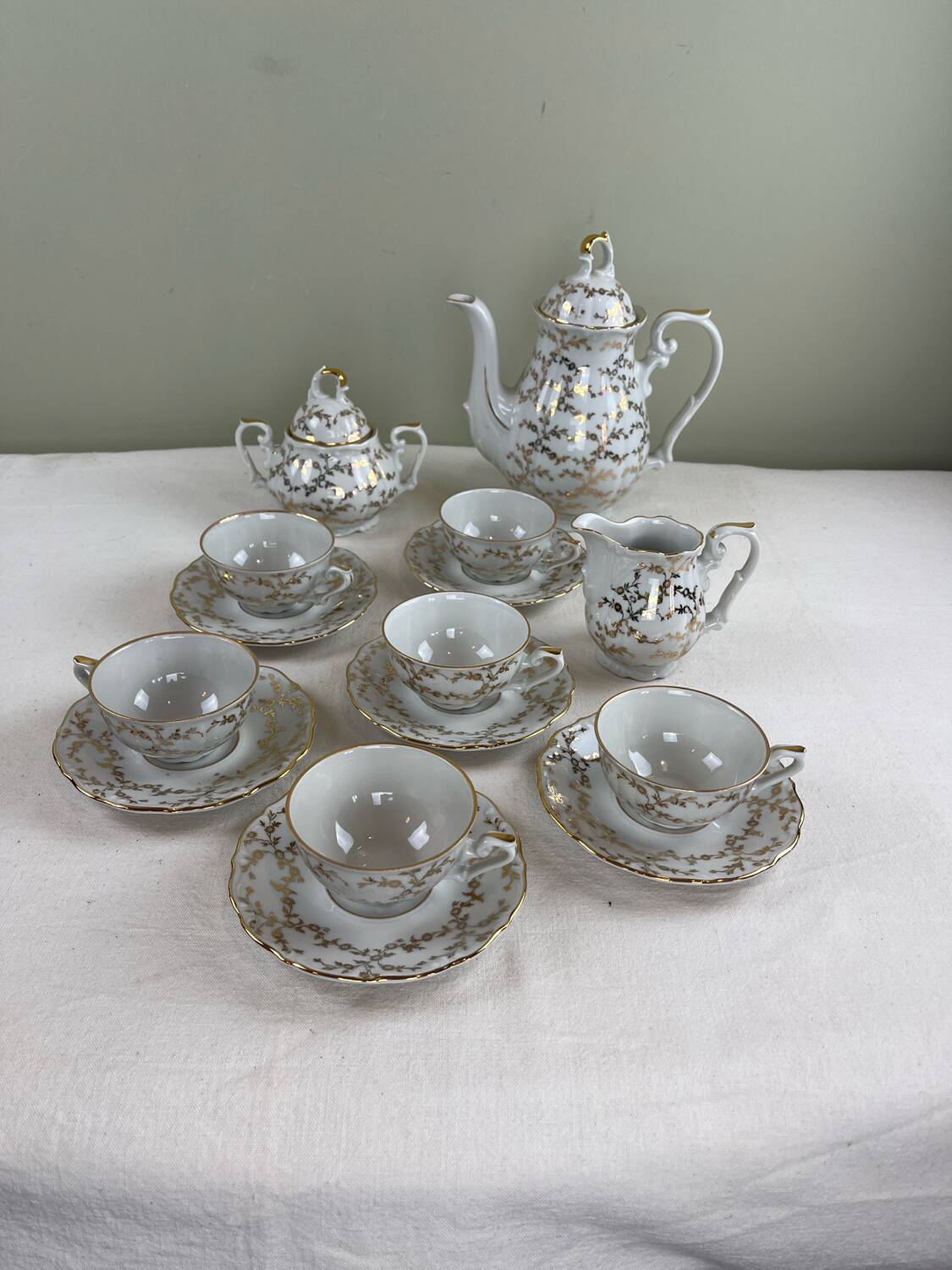Antique coffee service in fine gilded porcelain – for 6 people – Vintage