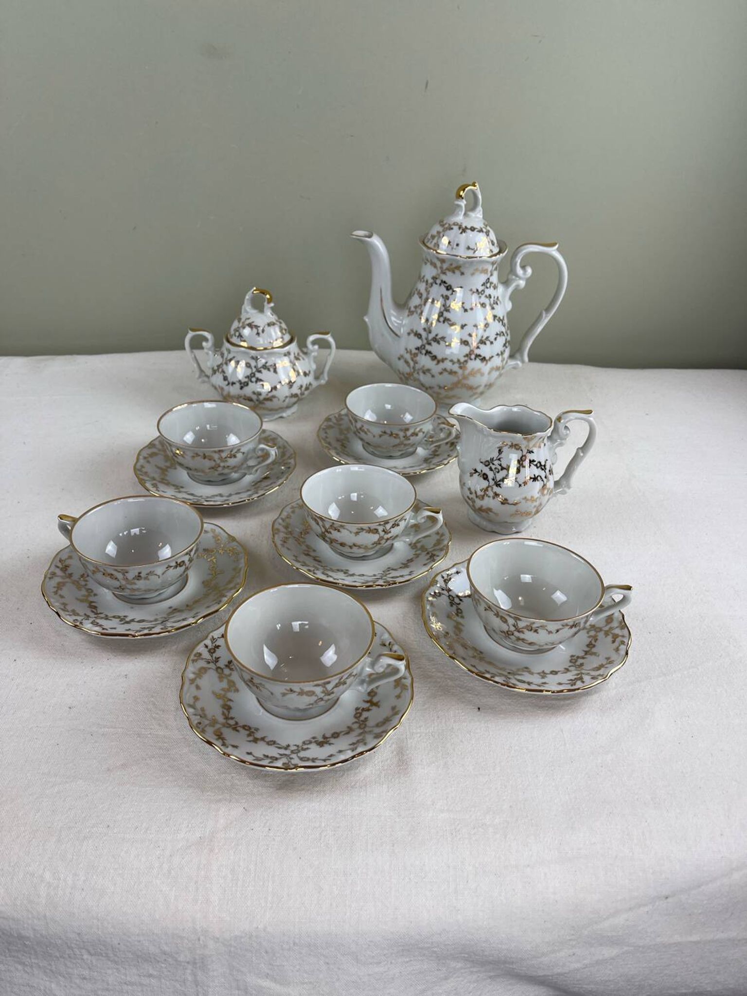 Antique coffee service in fine gilded porcelain – for 6 people – Vintage