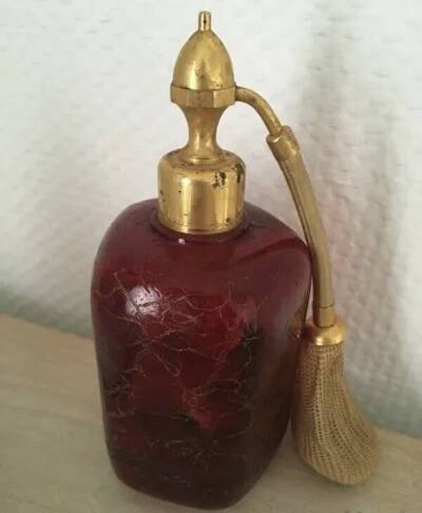 Flacon de parfum ancien.